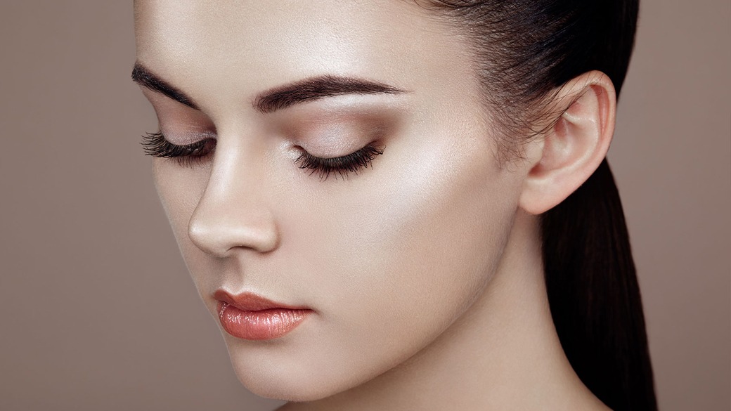 Consigli per il make-up a scuola: non applicare troppo illuminante